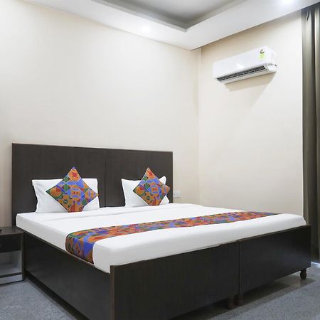 Fabhotel Bliss Premium Гургаон Экстерьер фото