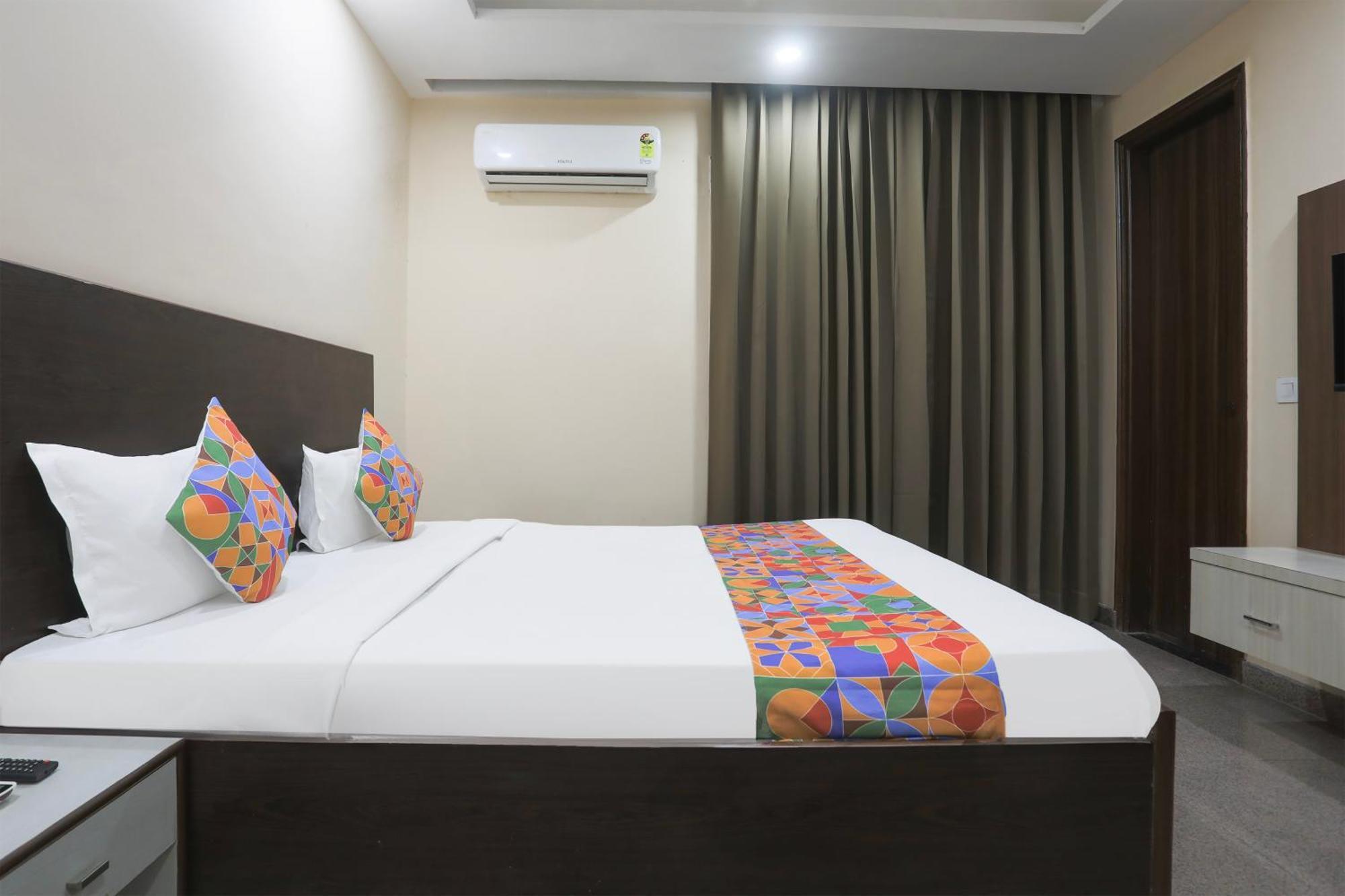 Fabhotel Bliss Premium Гургаон Экстерьер фото