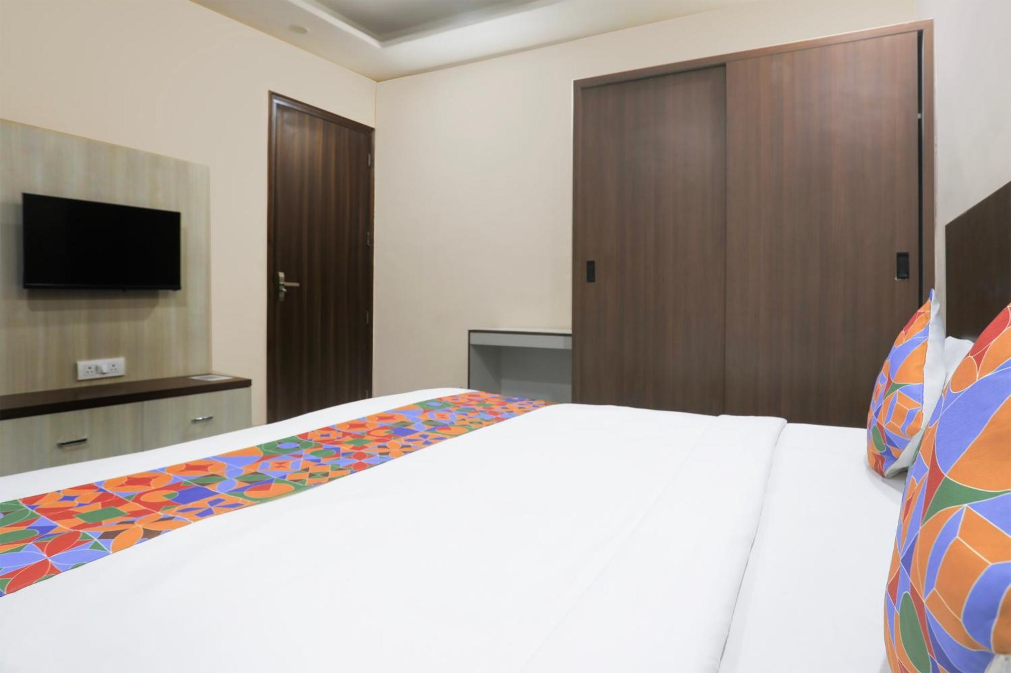 Fabhotel Bliss Premium Гургаон Экстерьер фото