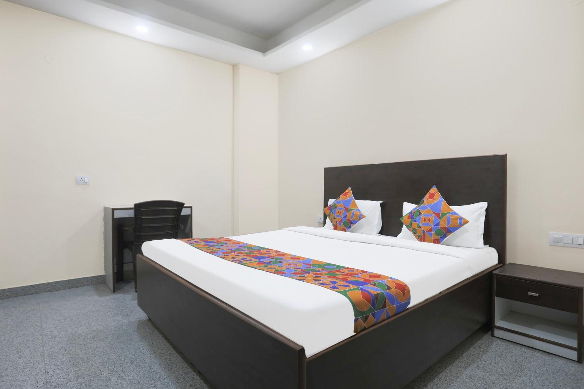 Fabhotel Bliss Premium Гургаон Экстерьер фото
