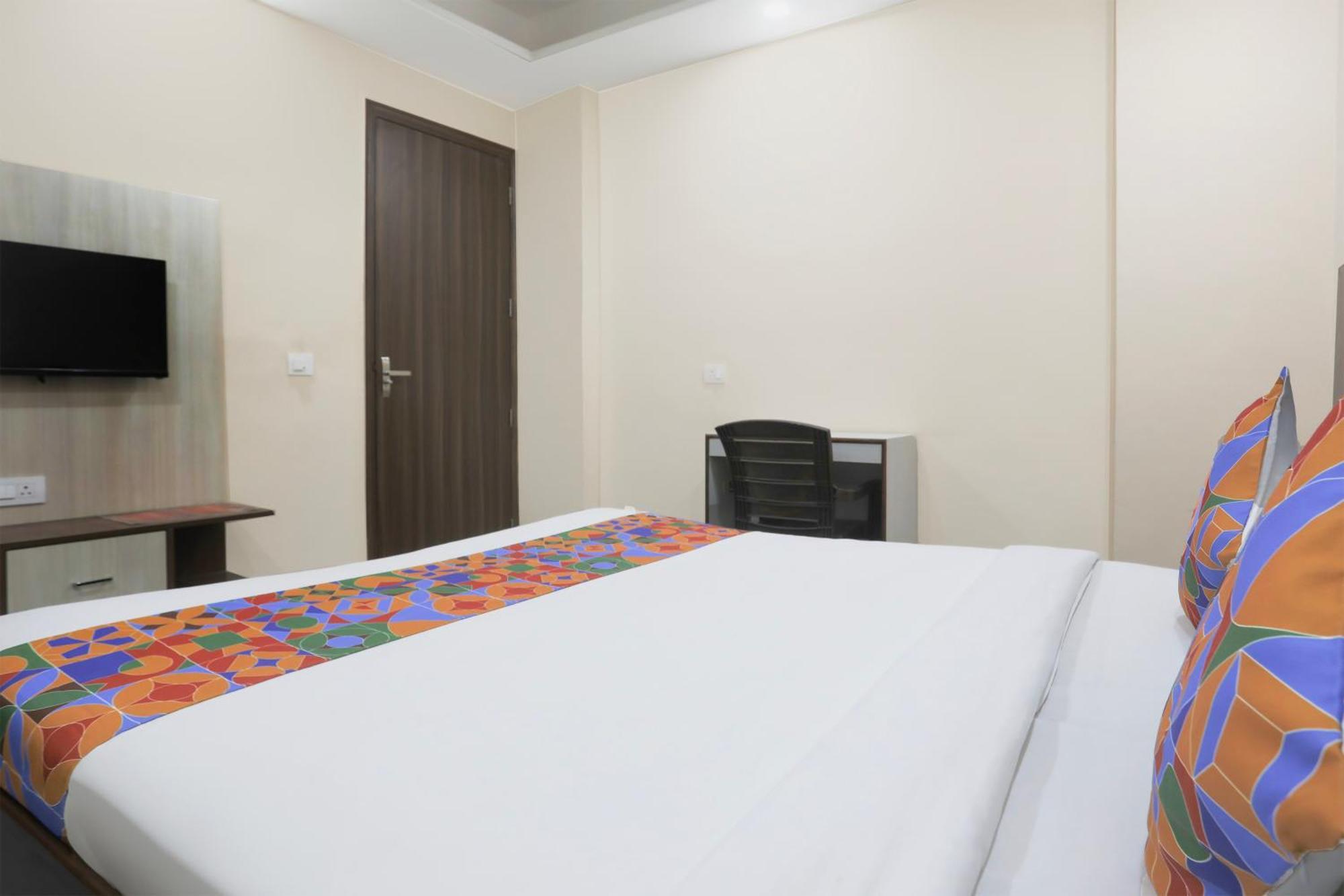 Fabhotel Bliss Premium Гургаон Экстерьер фото